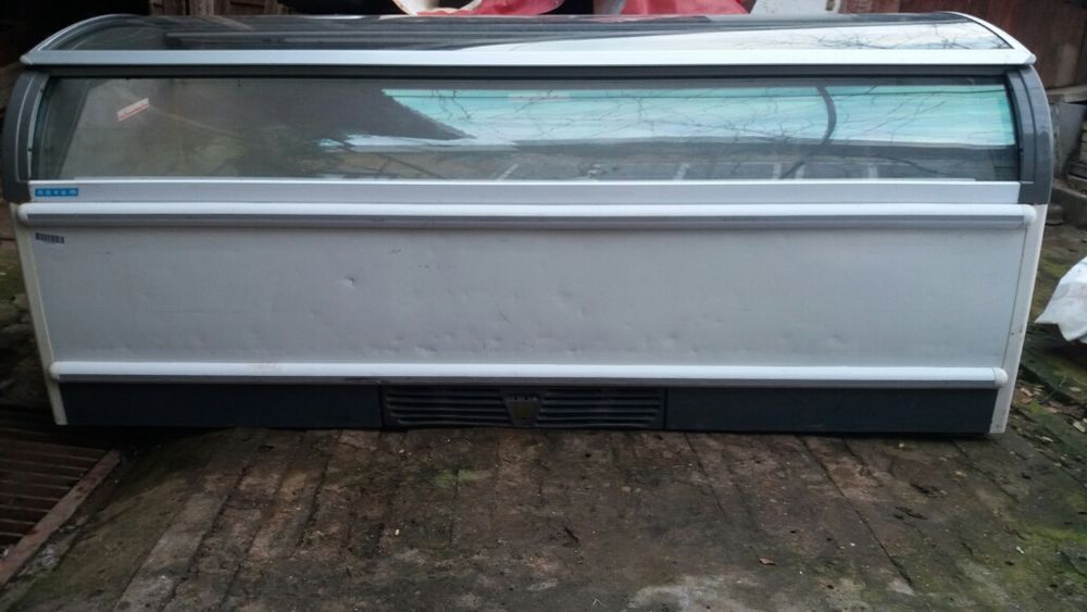 Хладилна витрина