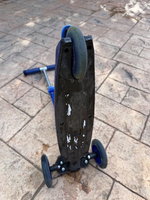 Trotineta Playtive cu lumini 3 nivele la ghidon