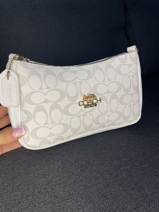 Нови чанти COACH