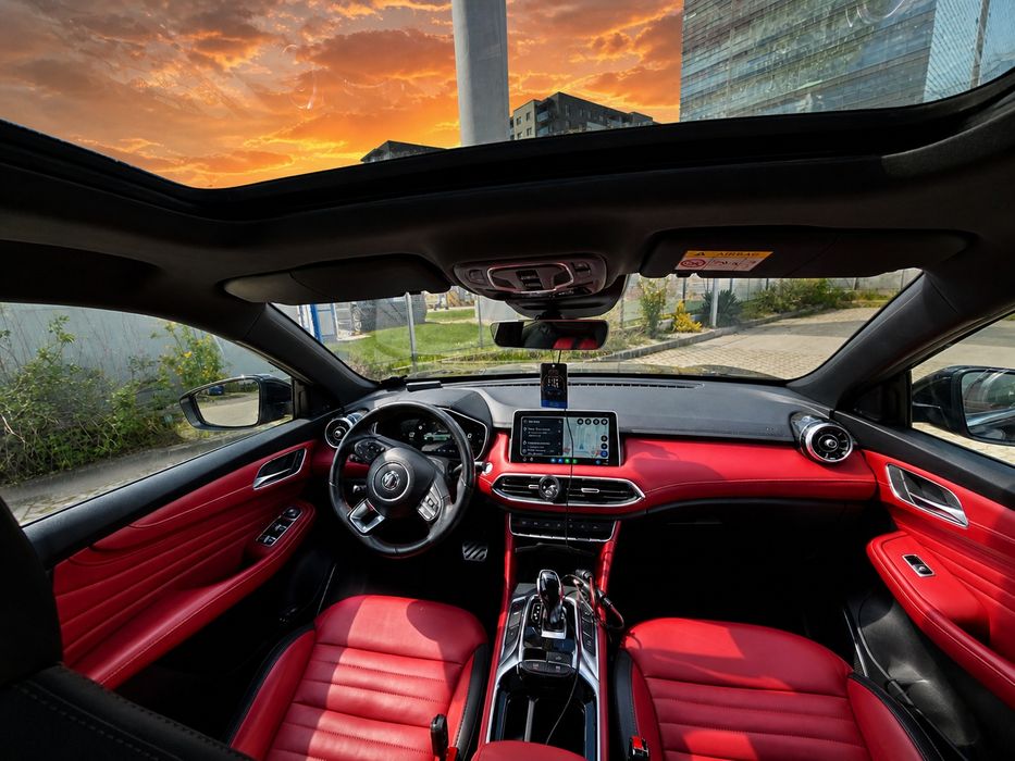 MG eHs plug in hybrid varianta luxury panoramic