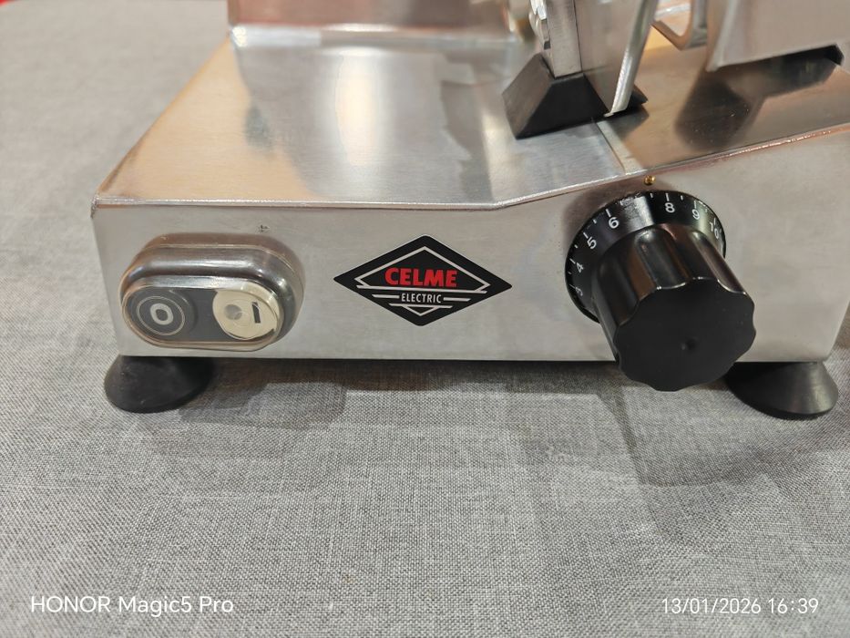 Колбасорезачка CELME FA220