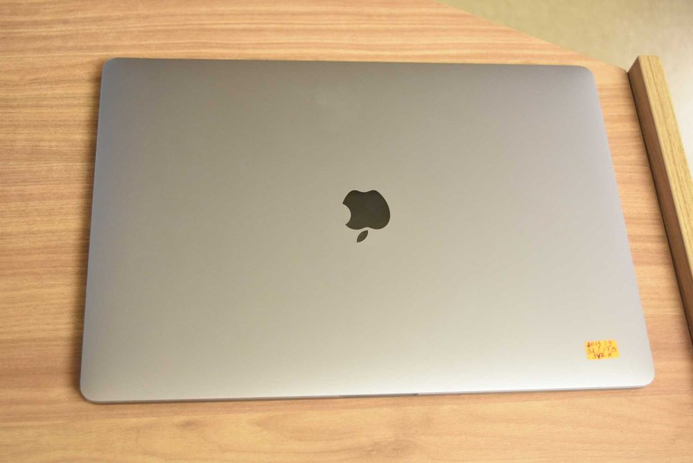 MacBook Pro (16-inch, 2019) I9 32 GB RAM 1 TB SSD