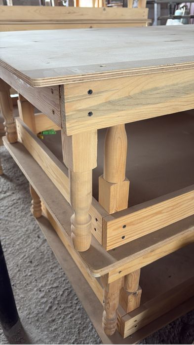 Ағаштан жасалған жер стол мықты