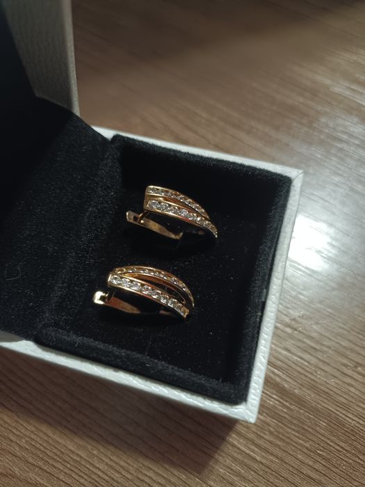 Продам золотые серьги 585пр, 3,4гр. Новое изделие.