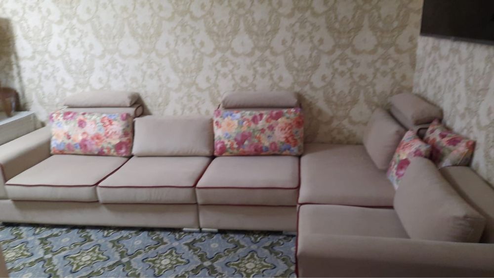 Диван хароший большой