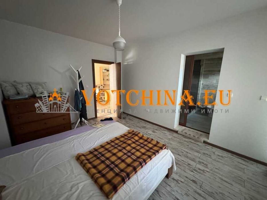 Простоен тристаен апартмент с гледка към морето в град Каварна.