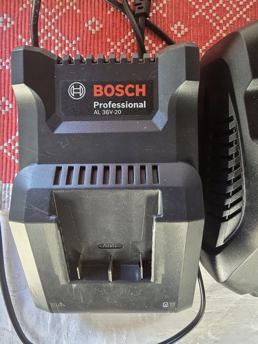 Acumulatori si incarcatoare bosch 36v si Milwaukee  18v  5.5ah