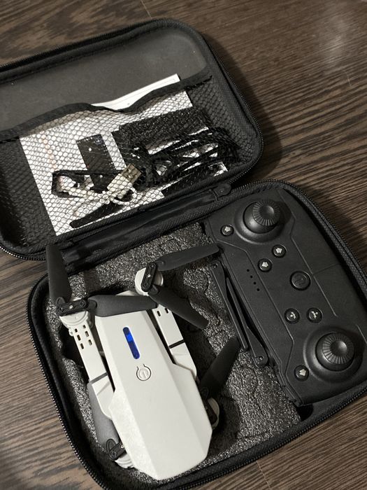 Дрон с пультом управления