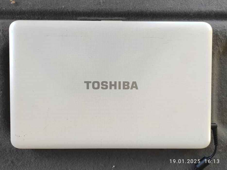 Продавам работещ лаптоп Toshiba, 15 инча