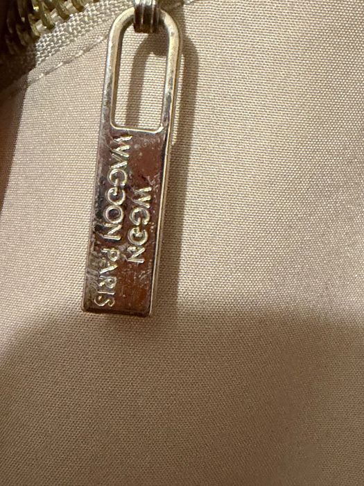 Продавам бежов дамски тренчкот от Wagon.