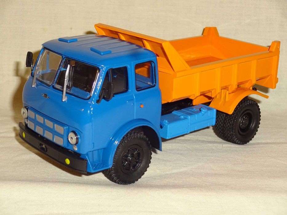 Масштабные модели 1/43 (Маз) - продам.