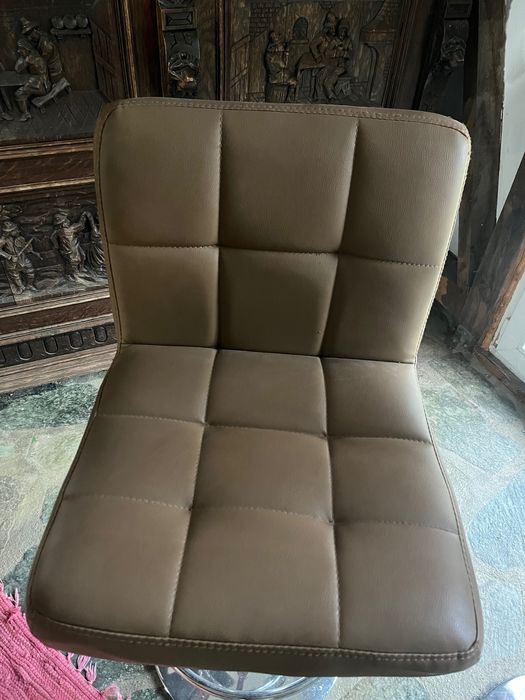 Бар столове от естествена кожа вървят комплект