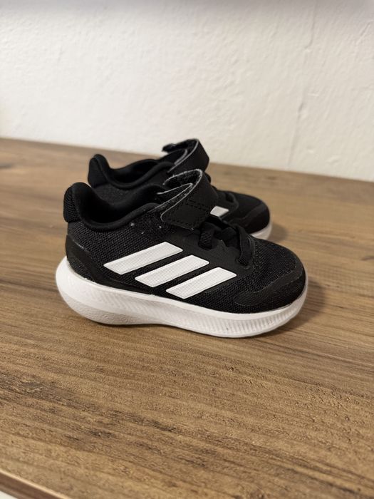 Adidași adidas marimea 22