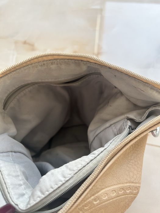 Продавам тези чанти