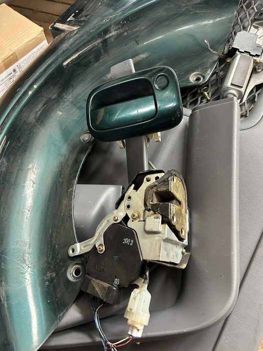 Комплект за врата багажник на Toyota RAV4