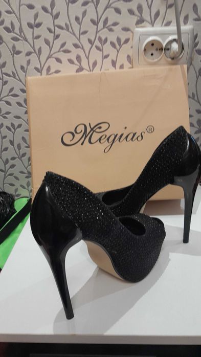 Дамски елегантни обувки на висок ток !!!