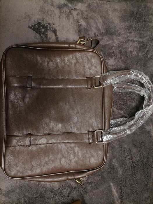 Кожена чанта за лаптоп