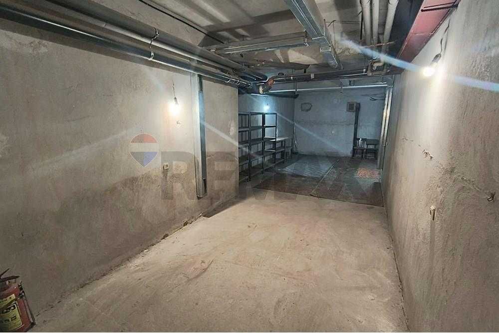 Дава се под наем Гараж / Паркомясто в Русе, Ялта - 38 кв.м за 180 € - Снимка #1