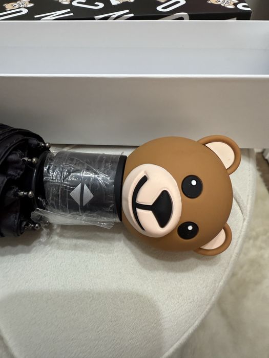 Оригинален чадър Moschino