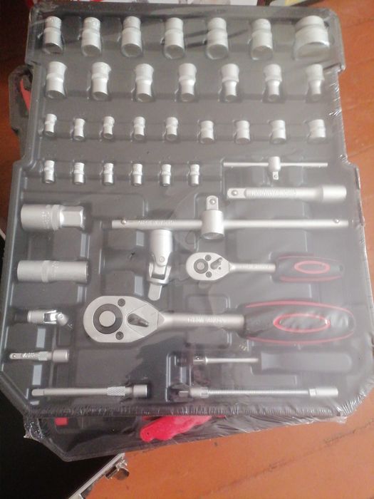 Продаю набор инструментов новый