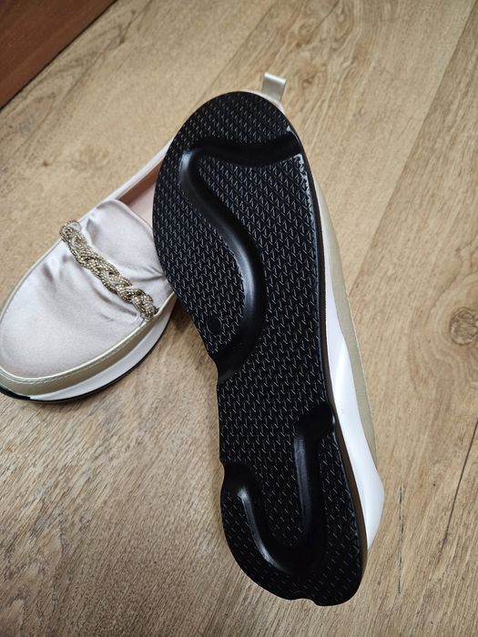 Продам красивую обувь