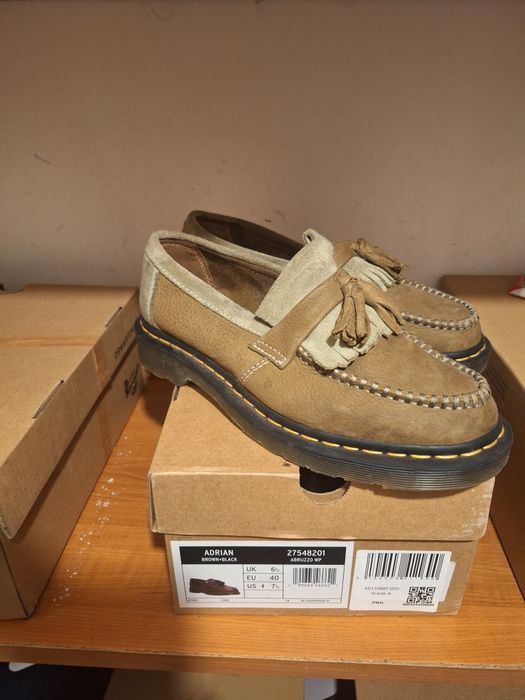 Pantofi Dr Martens olive mărimea 39 foarte comozi.