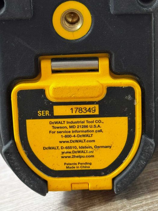 Линеен лазерен нивелир DEWALT DW089K