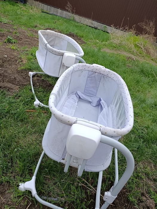 Две кроватки и холодильник