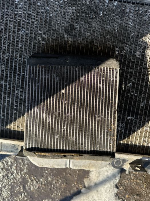 Mitsubishi Karizma радиатор печки