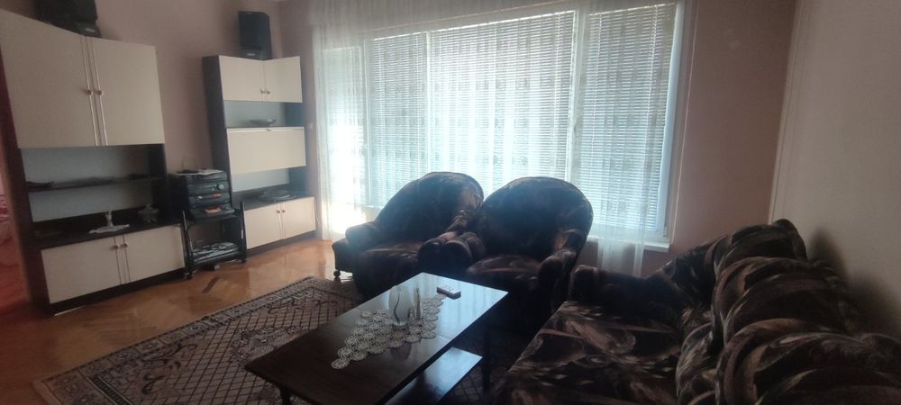 Продавам тристаен апартамент