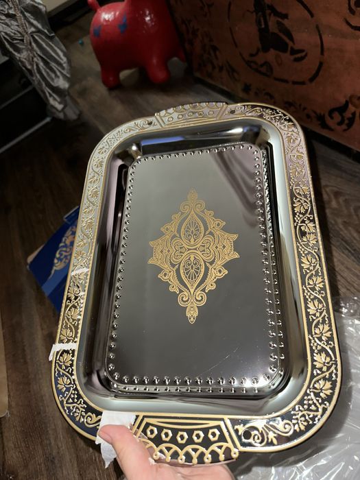 Поднос новый.внутри 3шт.разных размероа