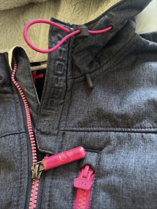 Jachetă cu glugă de iarnă SD-Windtrekker pentru femei de la Superdry.