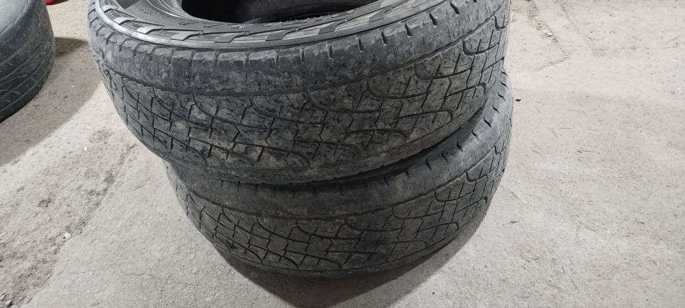Продам 2 шины на джип