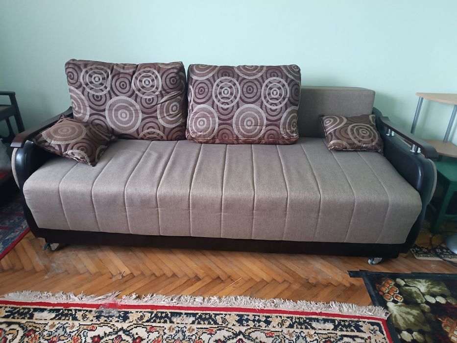 Canapea extensibila și fotoliu