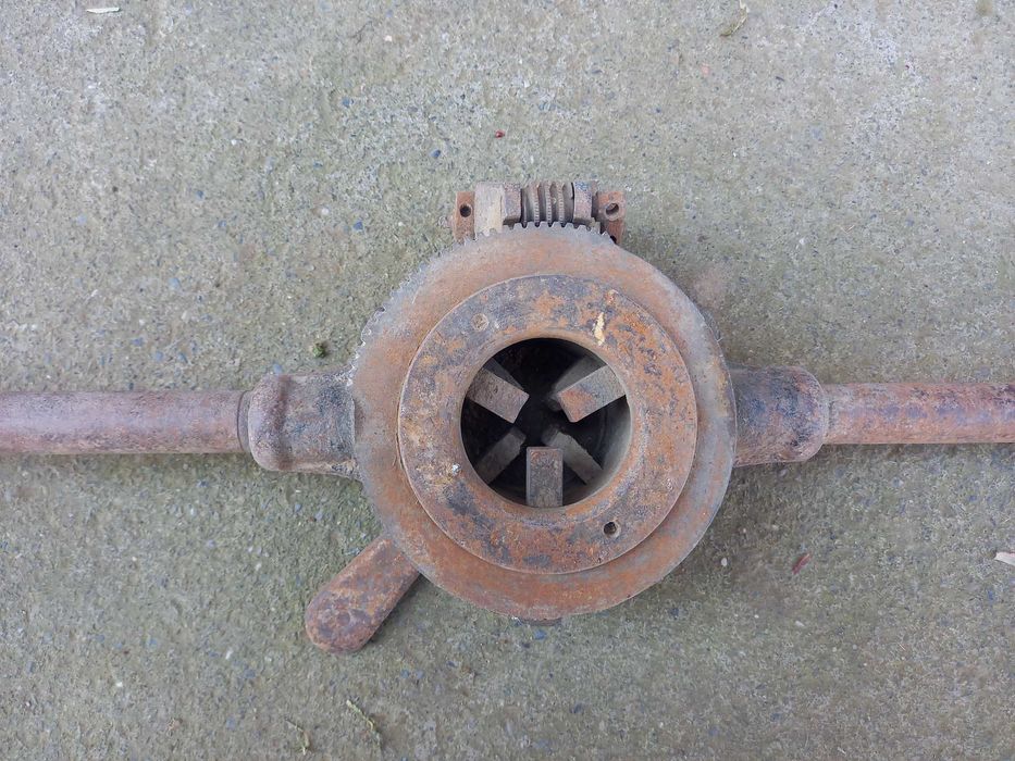 Ручной трубный резьборез