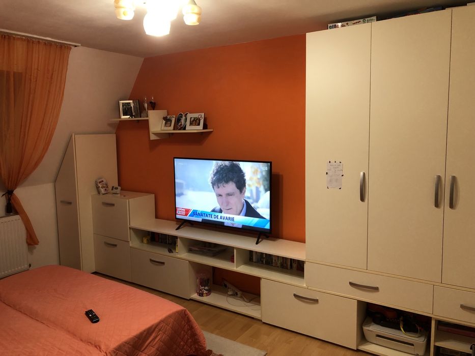 Proprietar vand apartament cu 2 camere la mansarda zona Dambovita