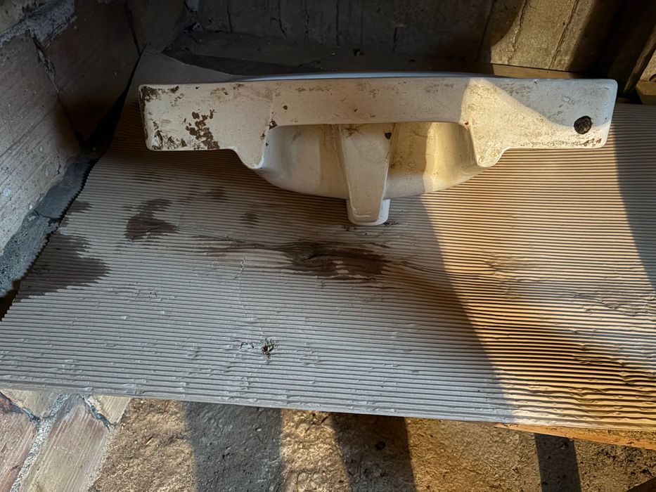 Продавам мивка за баня