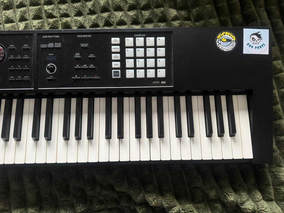 Продавам Roland FA-08