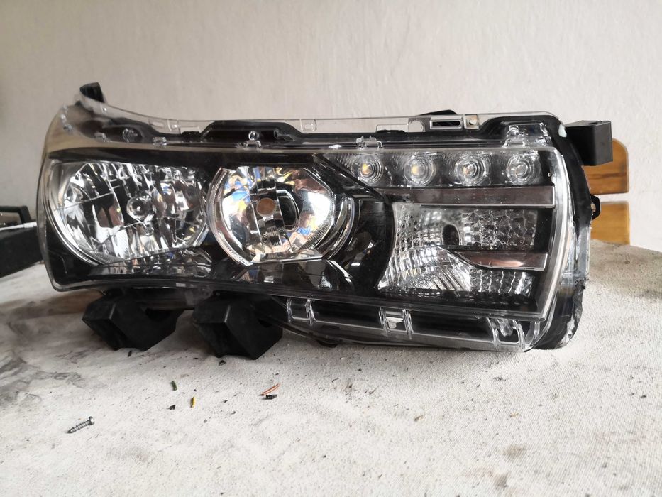 Фар Тойота Корола десен LED/Фар Toyota Corolla e180 LED Оригинален