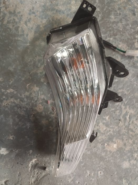 Semnalizare dreapta fata pentru Yamaha Tmax 530