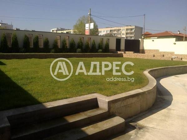 Продава се Къща в Божурище - 339 кв.м за 1918 €/кв.м - Снимка #1