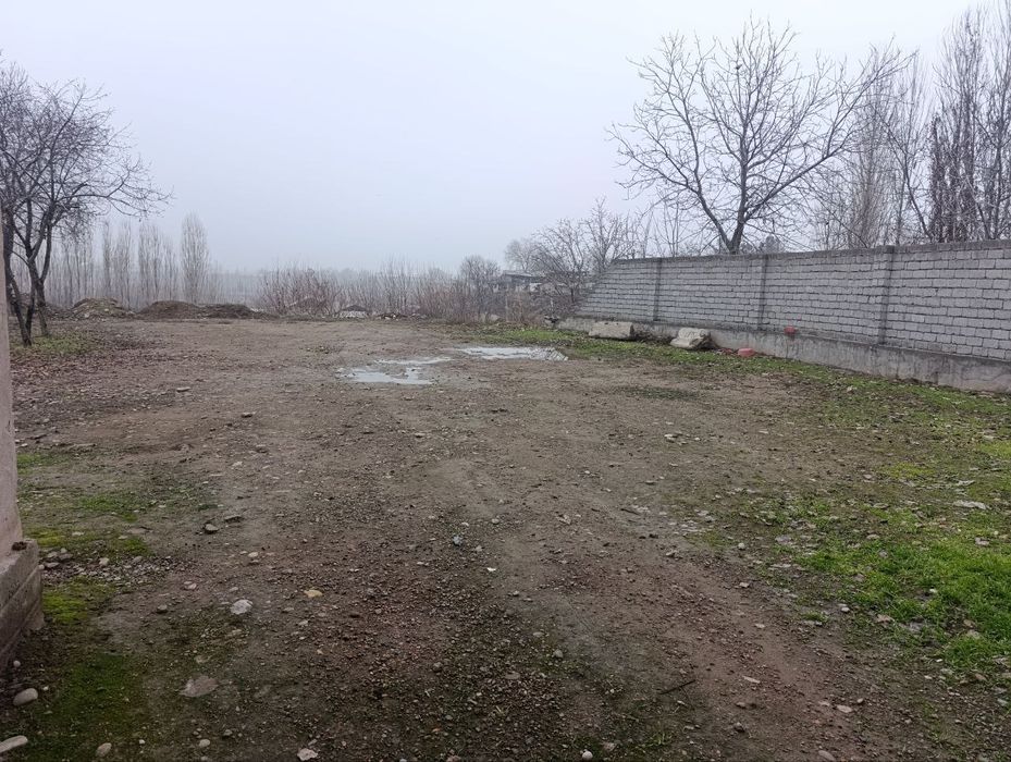 Орта сарой да йер участка сотилади