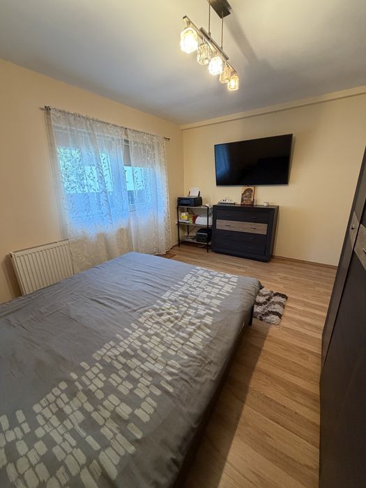 Apartament 3 camere cu parcare str.Tineretului