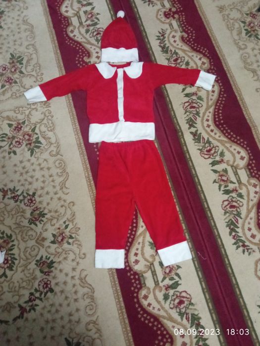 Продается детский костюм две пары 3-4 года