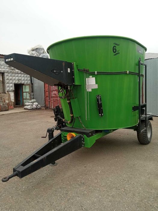 Кормораздатчик объемом 6м3