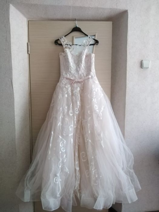 Продам свадебные платья торг уместен
