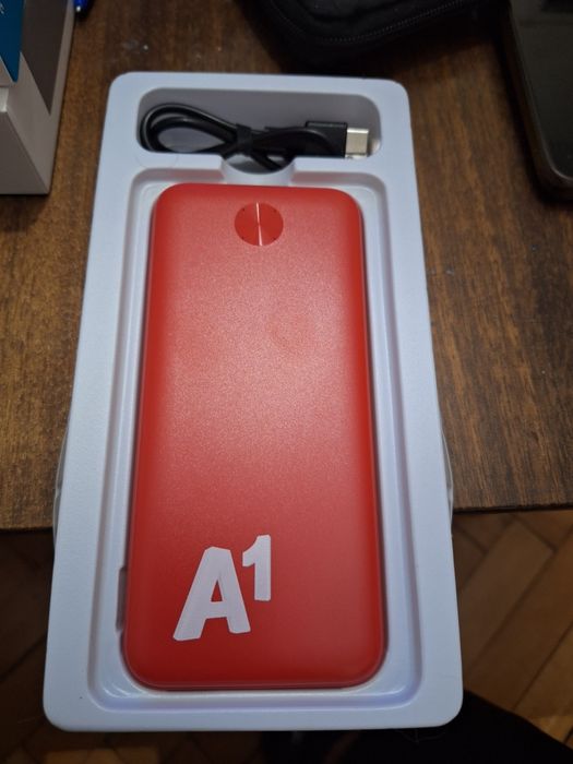 Външна батерия за зареждане на телефони,таблетки и др.