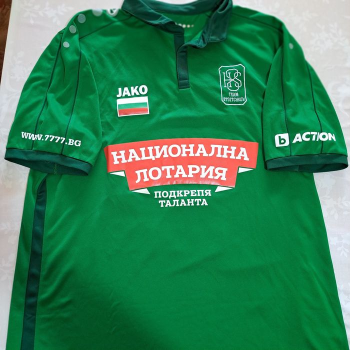 Продавам футболни фланелки на Берое