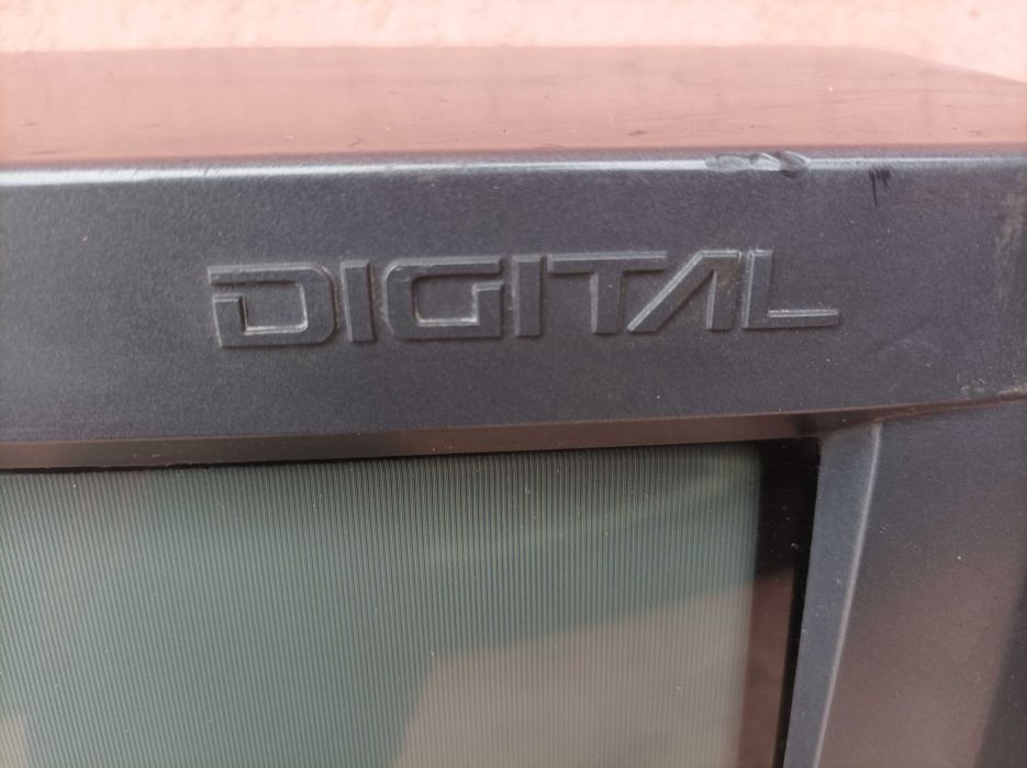 Tv Sharp cu telecomanda