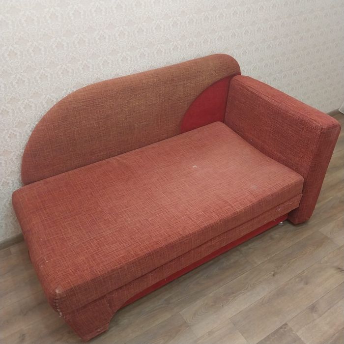 Продам диван в детскую